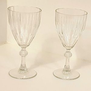 Set of two wine glasses